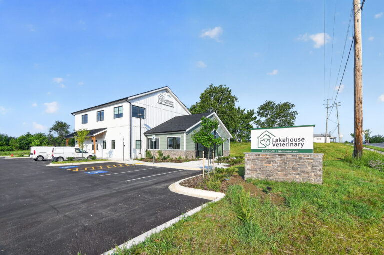 Lakehouse Veterinary clinic building with a parking lot and a stone entrance sign.