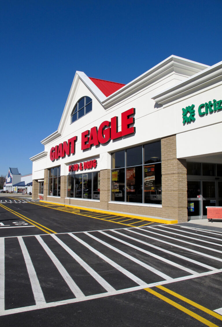 Exterior view of a Giant Eagle grocery store entrance.